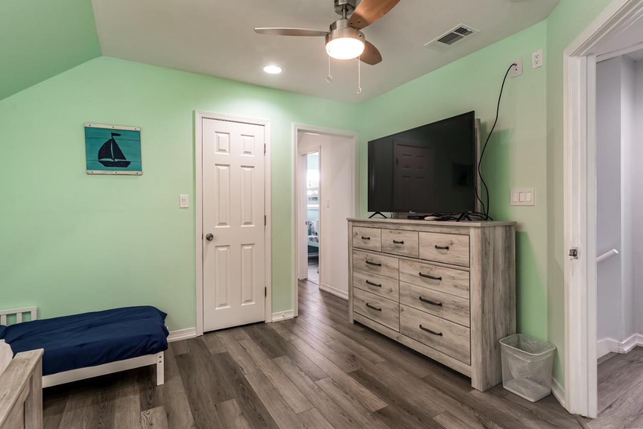 Strand Castle - Gulf Front! An Ideal Layout With Game Room, Small Private Pool, And Roof Top Crow'S Nest! Home Dauphin Island Εξωτερικό φωτογραφία