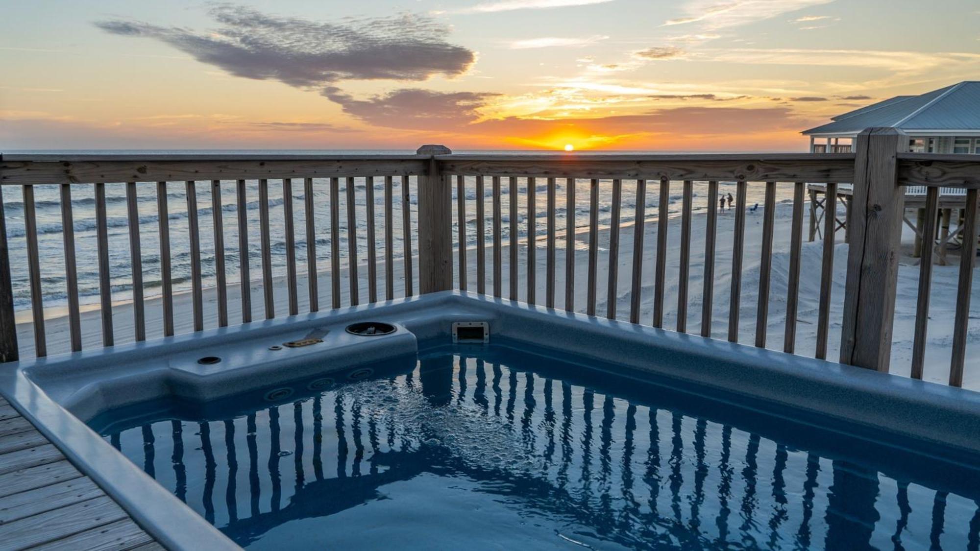 Strand Castle - Gulf Front! An Ideal Layout With Game Room, Small Private Pool, And Roof Top Crow'S Nest! Home Dauphin Island Εξωτερικό φωτογραφία